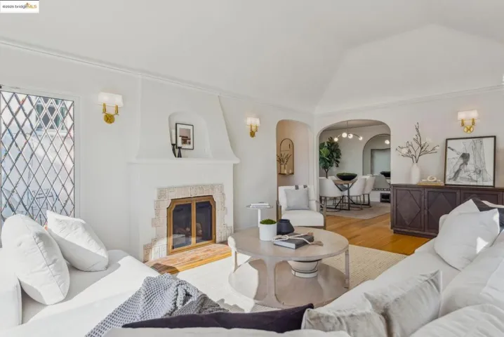 914 Glendome Cir, Oakland, California 94602
