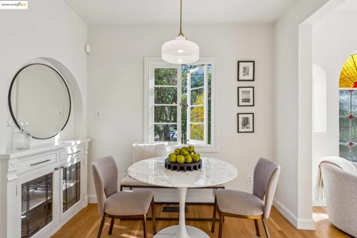 914 Glendome Cir, Oakland, California 94602
