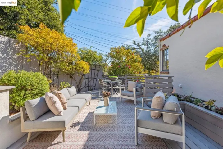 914 Glendome Cir, Oakland, California 94602