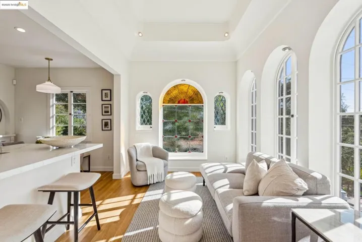 914 Glendome Cir, Oakland, California 94602