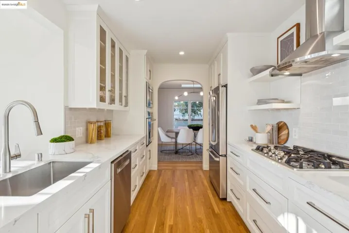 914 Glendome Cir, Oakland, California 94602
