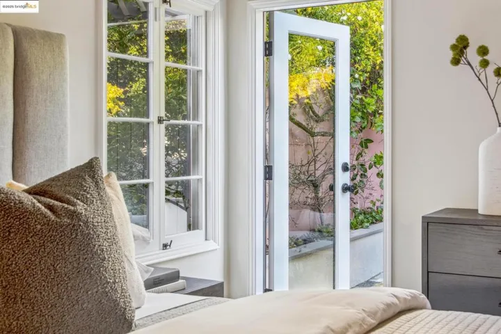 914 Glendome Cir, Oakland, California 94602
