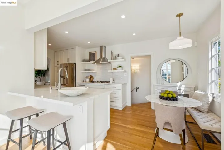 914 Glendome Cir, Oakland, California 94602