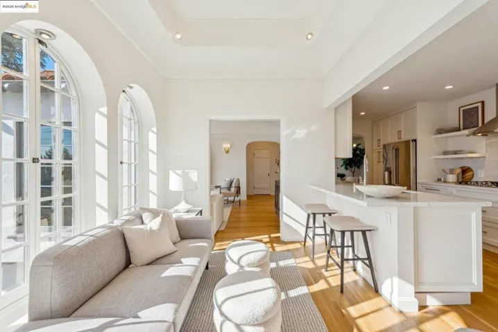 914 Glendome Cir, Oakland, California 94602