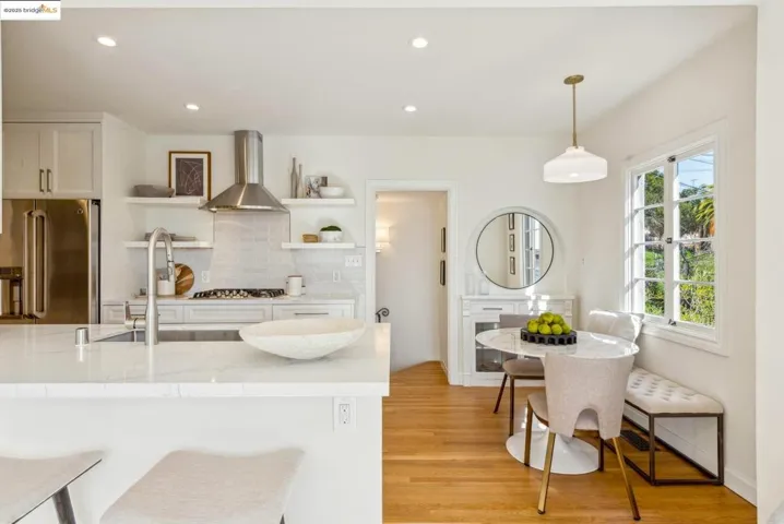 914 Glendome Cir, Oakland, California 94602