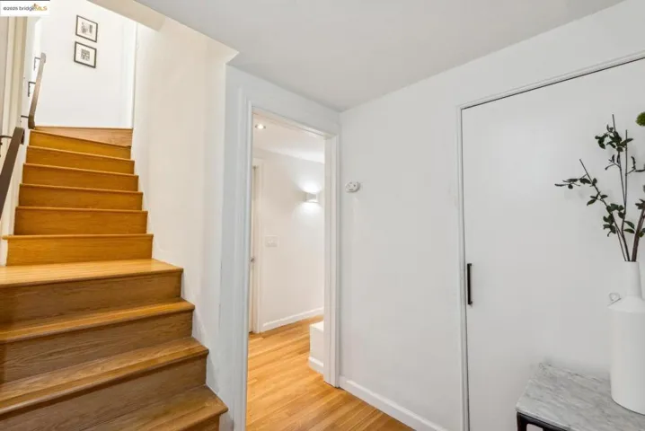 914 Glendome Cir, Oakland, California 94602