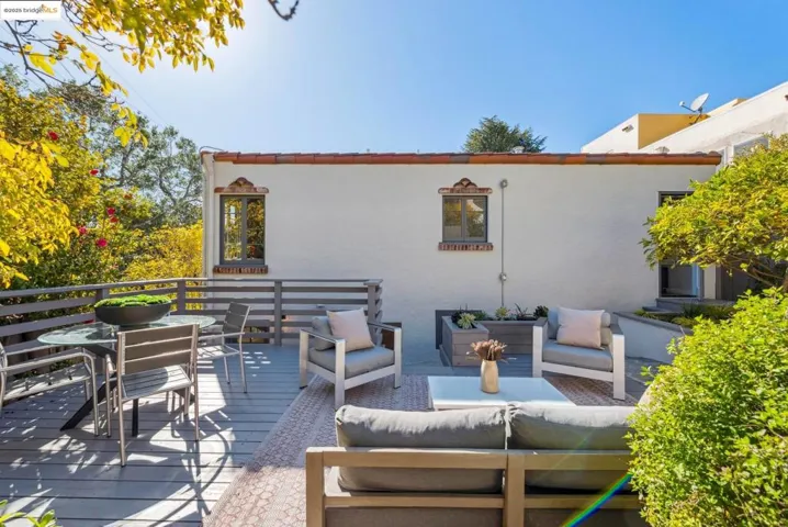 914 Glendome Cir, Oakland, California 94602