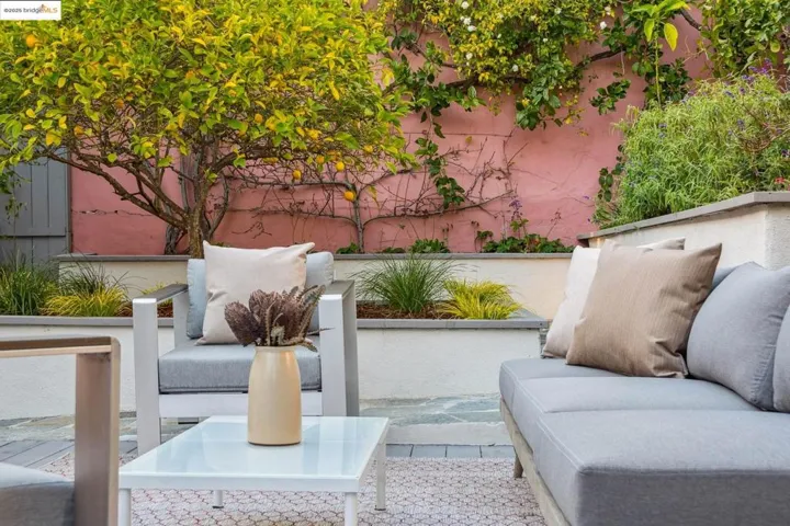 914 Glendome Cir, Oakland, California 94602