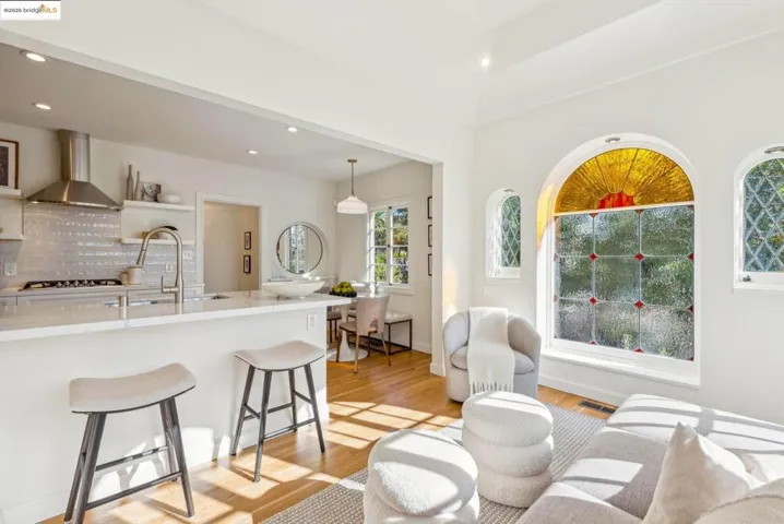 914 Glendome Cir, Oakland, California 94602