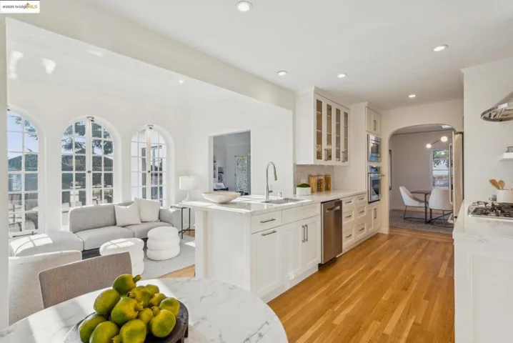 914 Glendome Cir, Oakland, California 94602