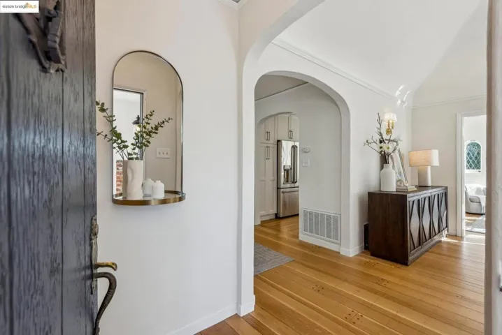 914 Glendome Cir, Oakland, California 94602
