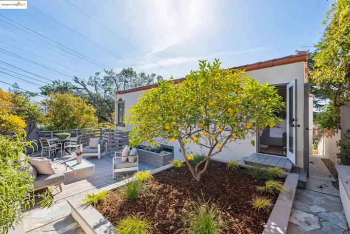 914 Glendome Cir, Oakland, California 94602