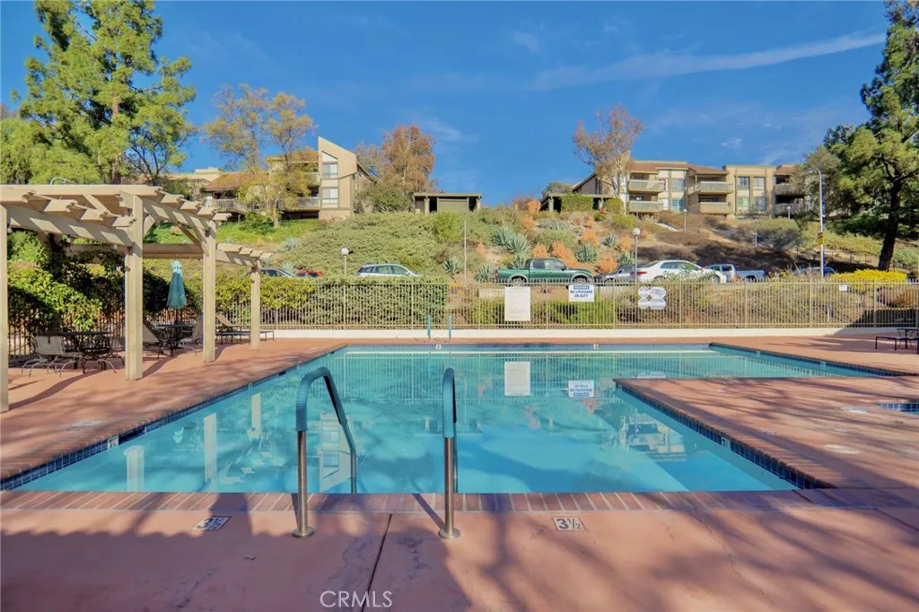 327 Chestnut Hill Court 22, Thousand Oaks, California 91360 home-pic-17