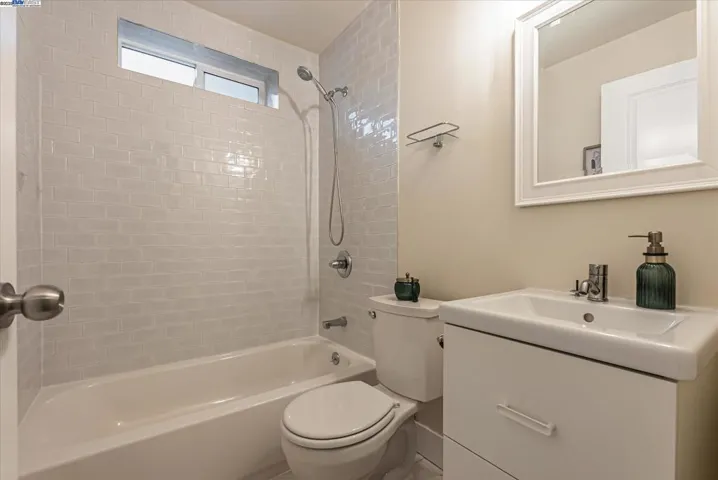 2219 E 27th St, Oakland, California 94606
