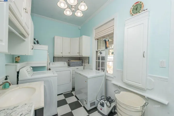 65 Court St., Weaverville, California 96093