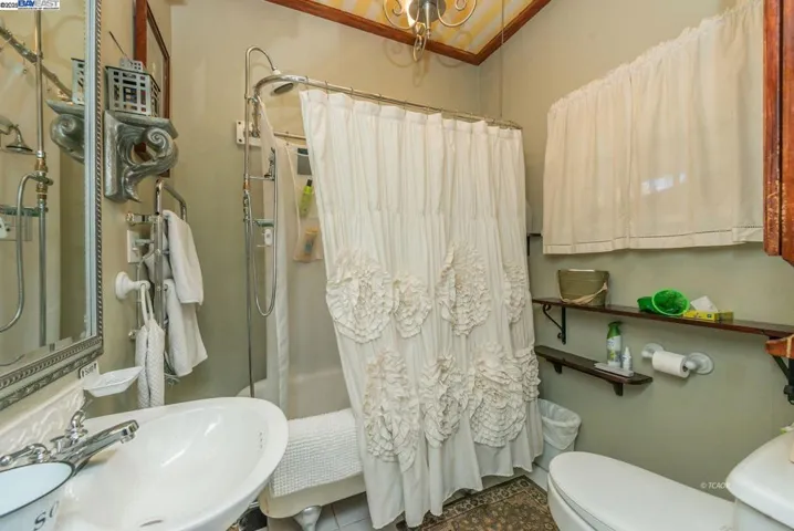 65 Court St., Weaverville, California 96093