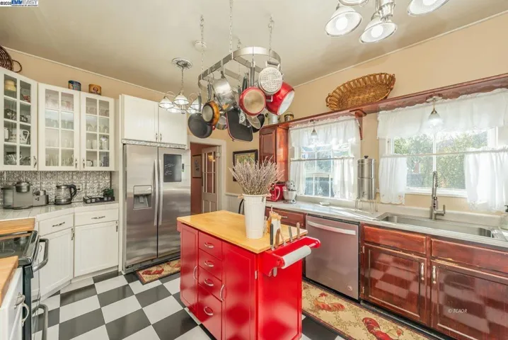 65 Court St., Weaverville, California 96093