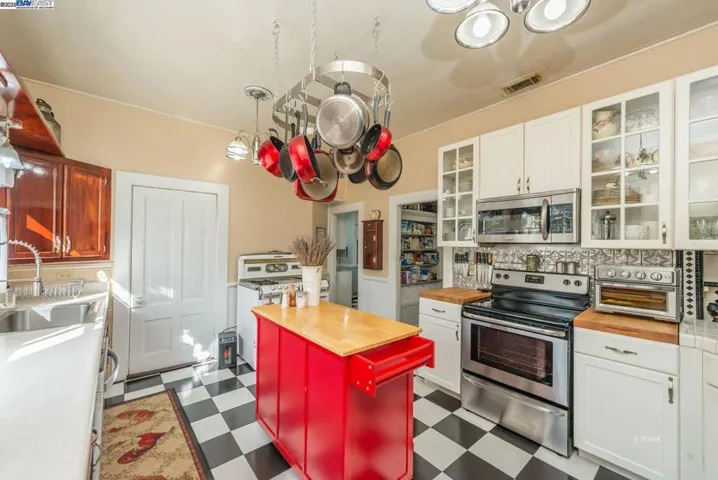65 Court St., Weaverville, California 96093
