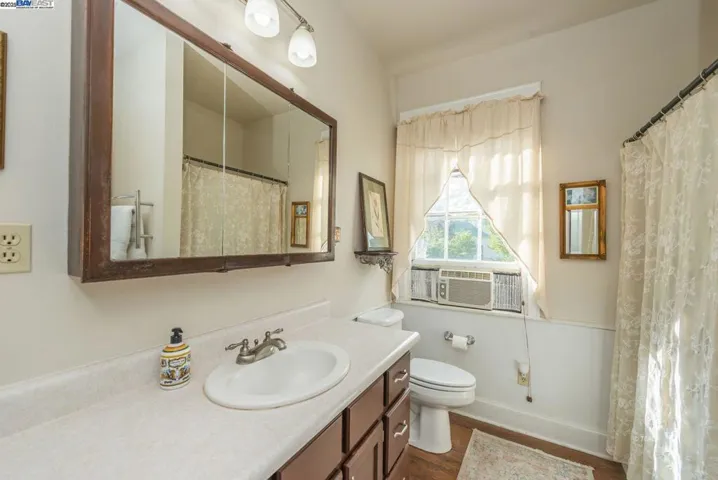65 Court St., Weaverville, California 96093