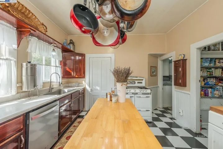 65 Court St., Weaverville, California 96093