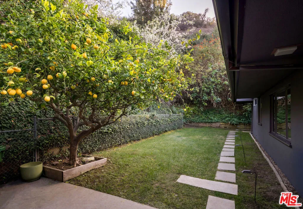 9410 Eden Drive, Beverly Hills, California 90210 home-pic-43