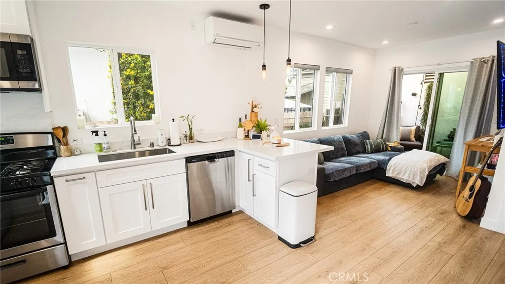 237 W 6th Street, Long Beach, California 90802 home-pic-20