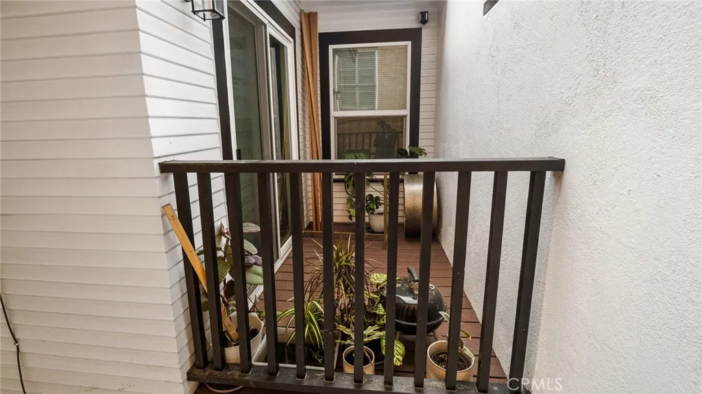 237 W 6th Street, Long Beach, California 90802 home-pic-16
