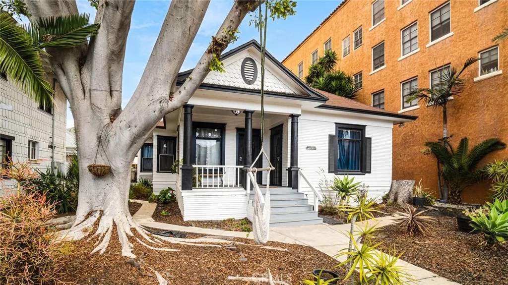 237 W 6th Street, Long Beach, California 90802 home-pic-1