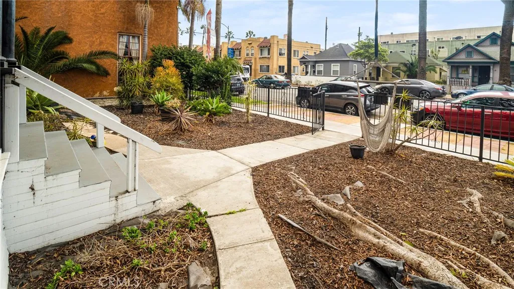237 W 6th Street, Long Beach, California 90802 home-pic-13