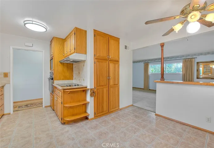 Dining nook to the right