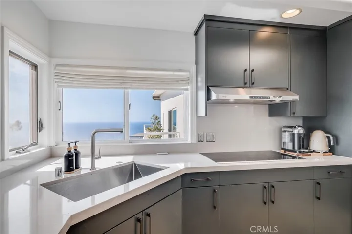 979 Capistrano Avenue, Laguna Beach, California 92651