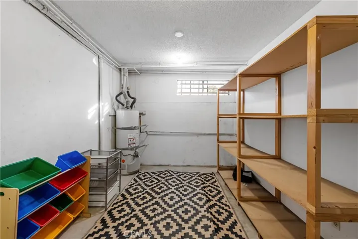 Large Bonus Room in Garage