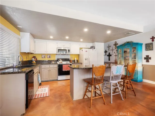 27767 Hummingbird Lane, Helendale, California 92342