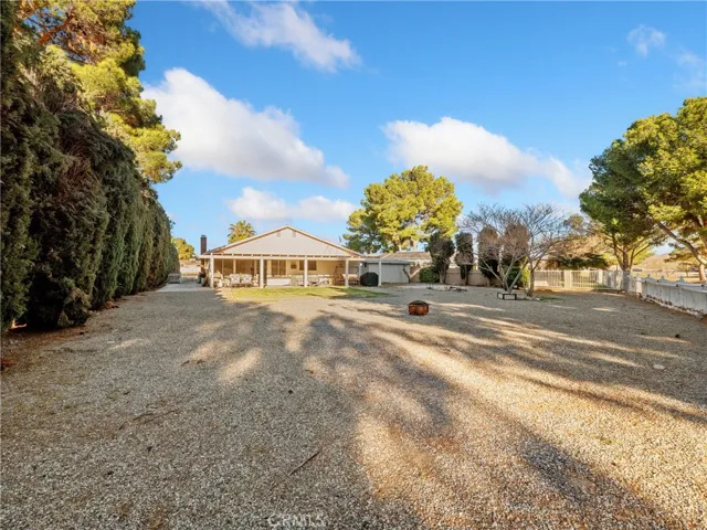 27767 Hummingbird Lane, Helendale, California 92342