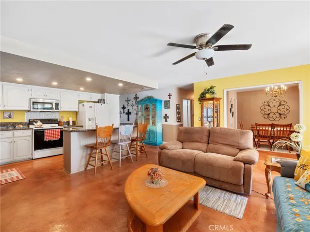 27767 Hummingbird Lane, Helendale, California 92342