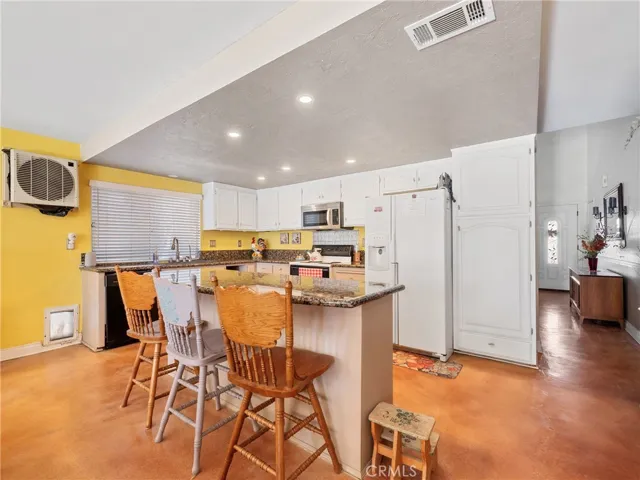 27767 Hummingbird Lane, Helendale, California 92342