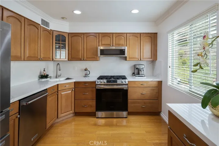 9534 Via Ricardo, Burbank, California 91504