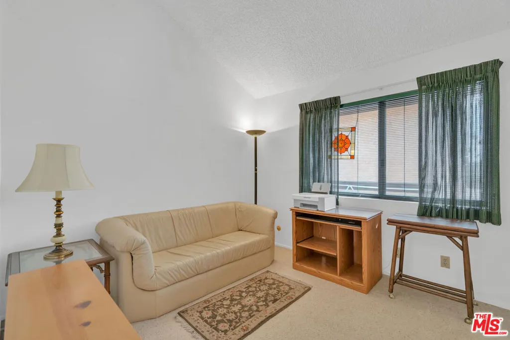 7255 Balboa Boulevard 20, Van Nuys, California 91406 home-pic-22