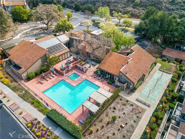 Oaknoll clubhouse, pool, spa and recreation area. There is a gym, banquet room, pool table and outdoor BBQ area. Resort living at it's best.
