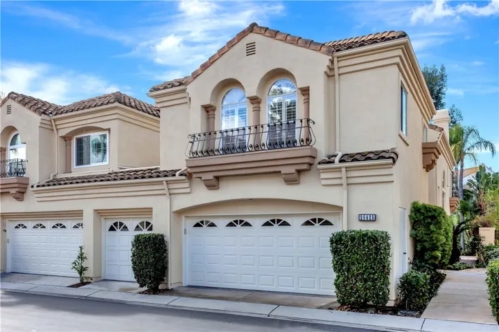 Upscale BELLA VISTA complex - with a LOVELY VIEW!