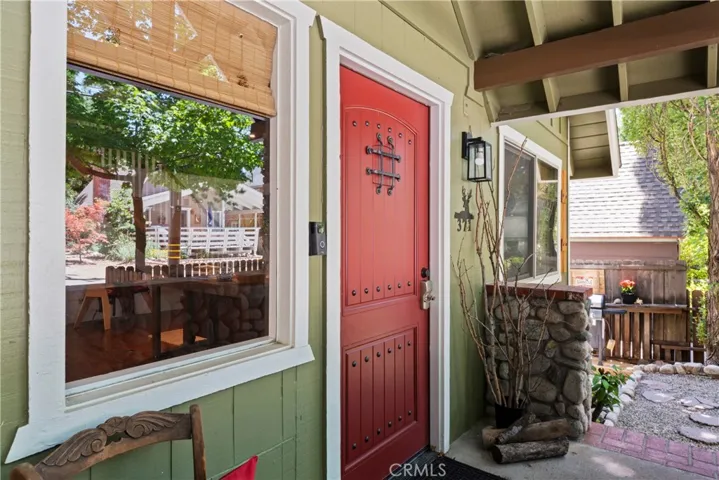 371 Maple Drive, Lake Arrowhead, California 92352