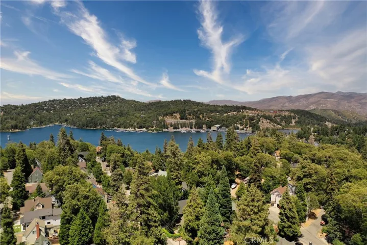 371 Maple Drive, Lake Arrowhead, California 92352