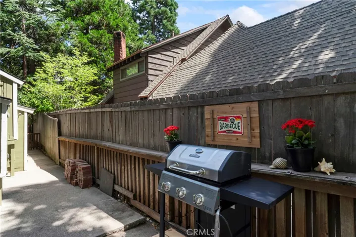 371 Maple Drive, Lake Arrowhead, California 92352