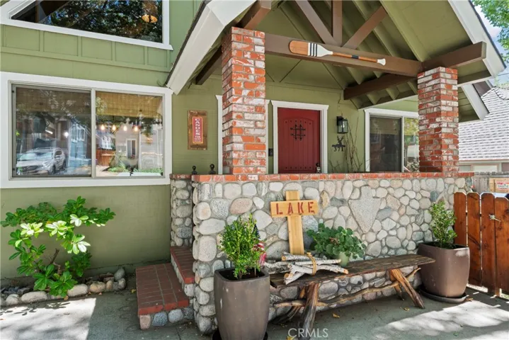 371 Maple Drive, Lake Arrowhead, California 92352
