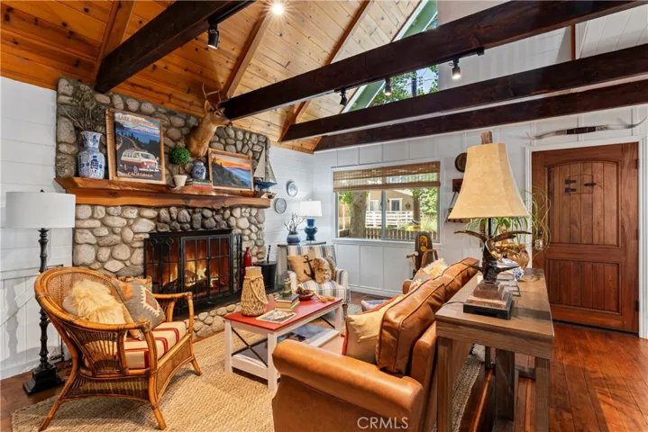 371 Maple Drive, Lake Arrowhead, California 92352