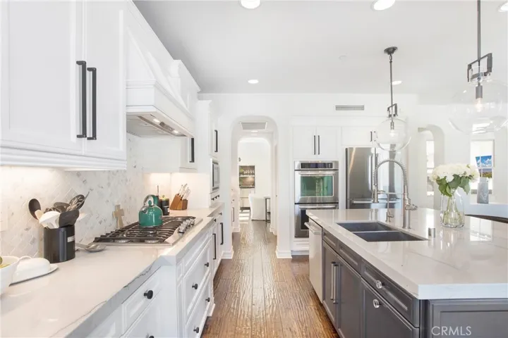 Quartzite stone countertops with marble backspash