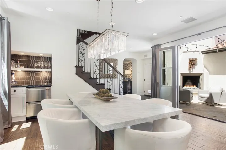 Dining Room and Bar