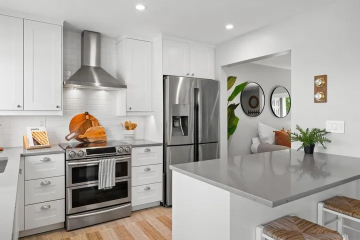 648 E Solana Circle, Solana Beach, California 92075