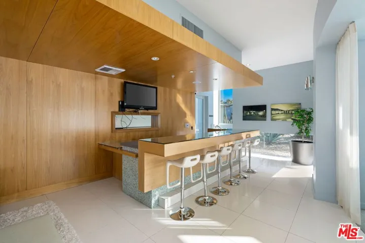 Bar / Entertainment Lounge