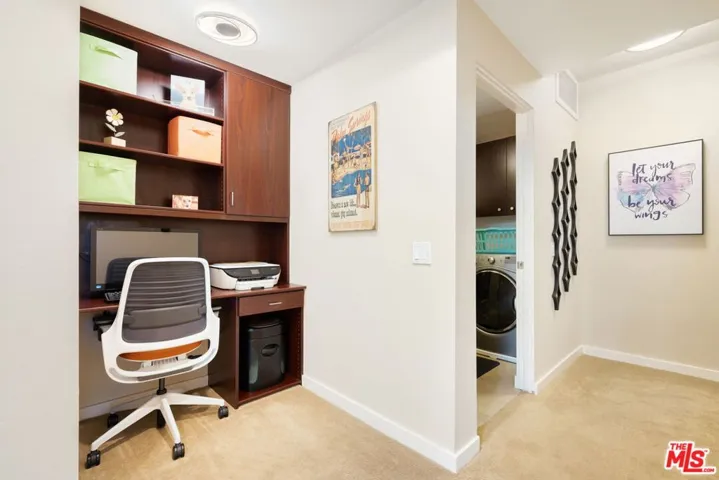 Office Space / Laundry Closet